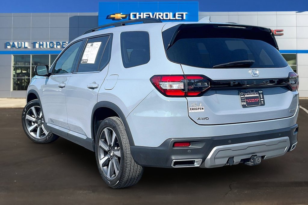 Used 2025 Honda Pilot Touring image 4