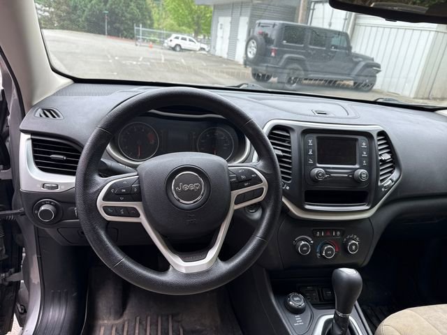 Used 2017 Jeep Cherokee Sport AWD/4WD image 17