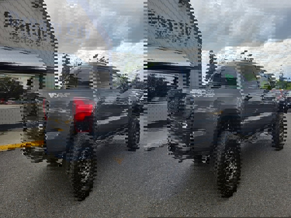 Used 2018 Toyota Tacoma TRD Off-Road image 4