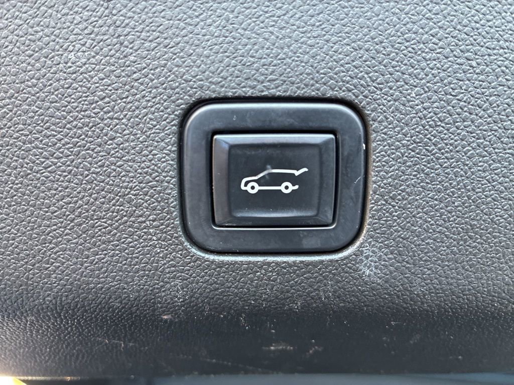 Used 2022 Chevrolet Suburban RST w/ Luxury Package image 26