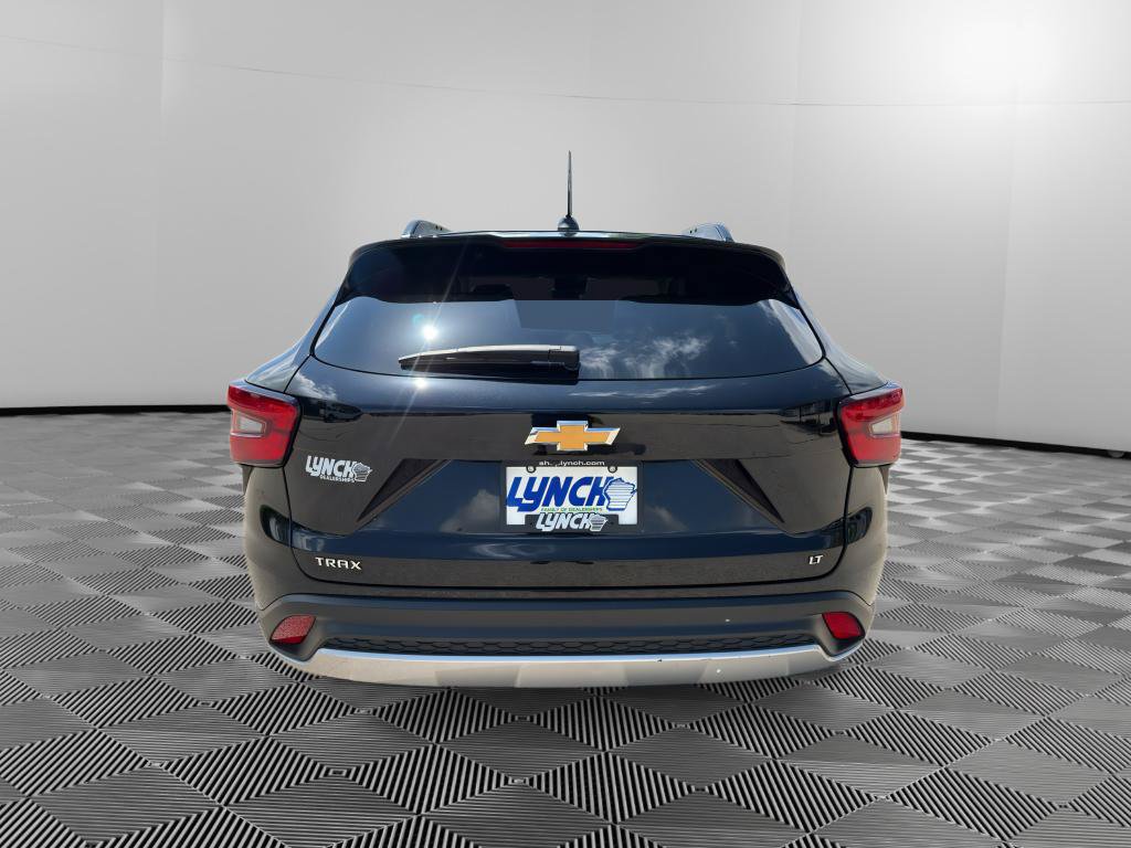 Used 2025 Chevrolet Trax LT FWD image 4