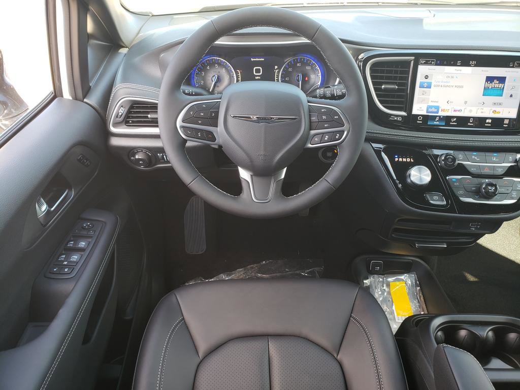 New 2026 Chrysler Pacifica Select image 17