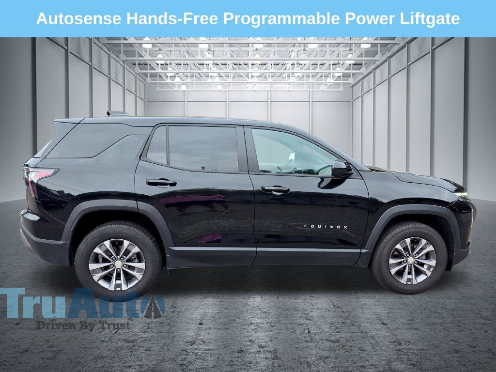 Used 2026 Chevrolet Equinox LT w/ Convenience Package II FWD image 3