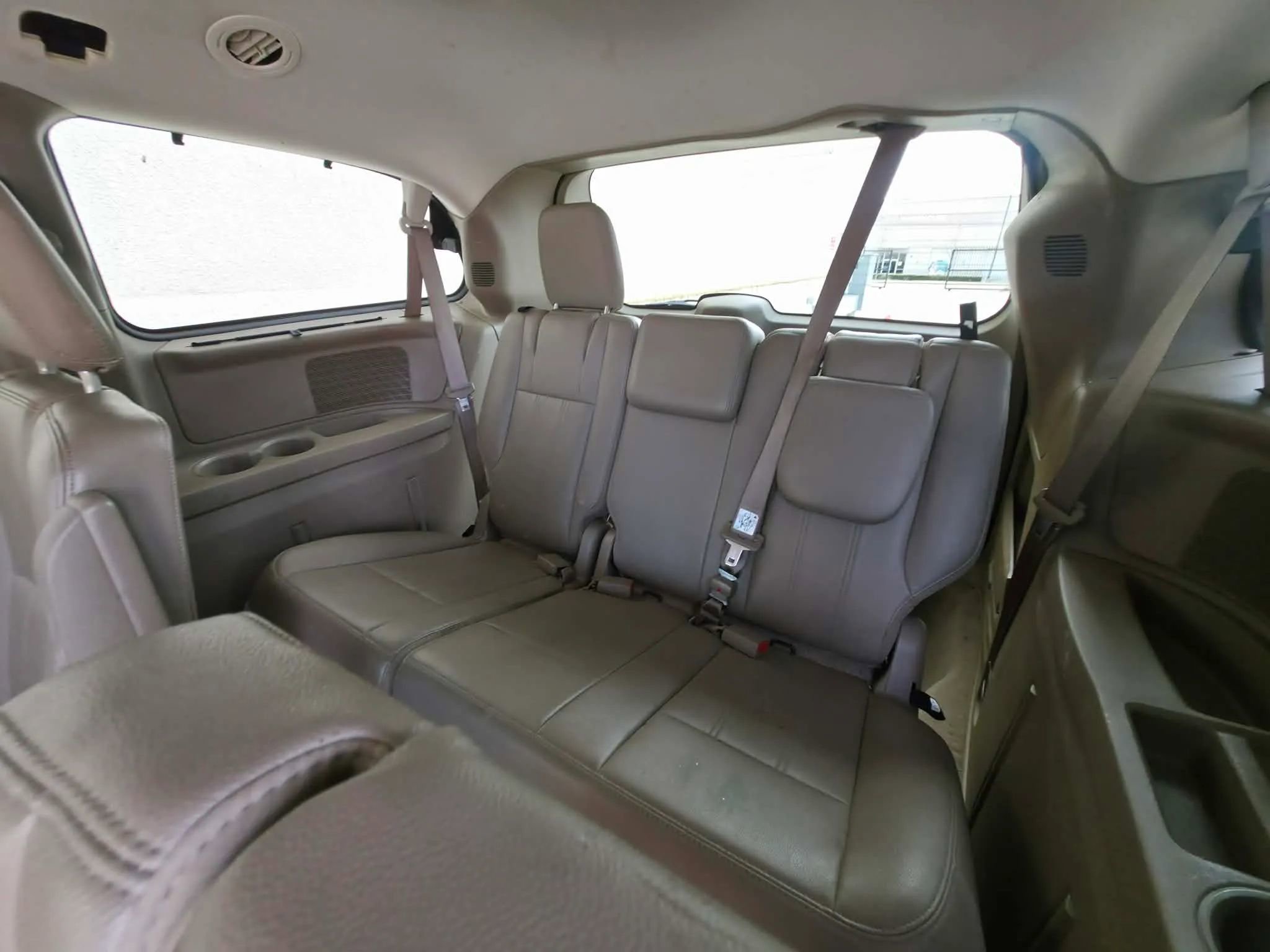 Used 2014 Chrysler Town & Country Touring FWD image 11