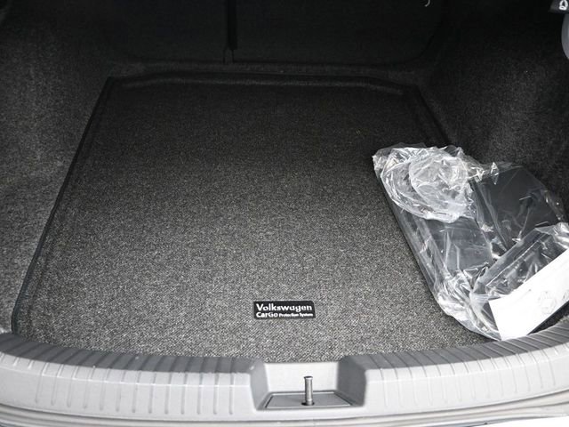 Used 2025 Volkswagen Jetta SE image 18