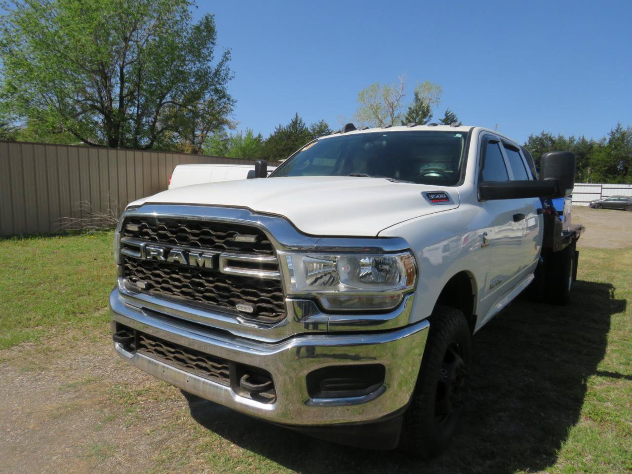 Used 2019 RAM 3500 Tradesman w/ Chrome Appearance Group AWD/4WD image 4