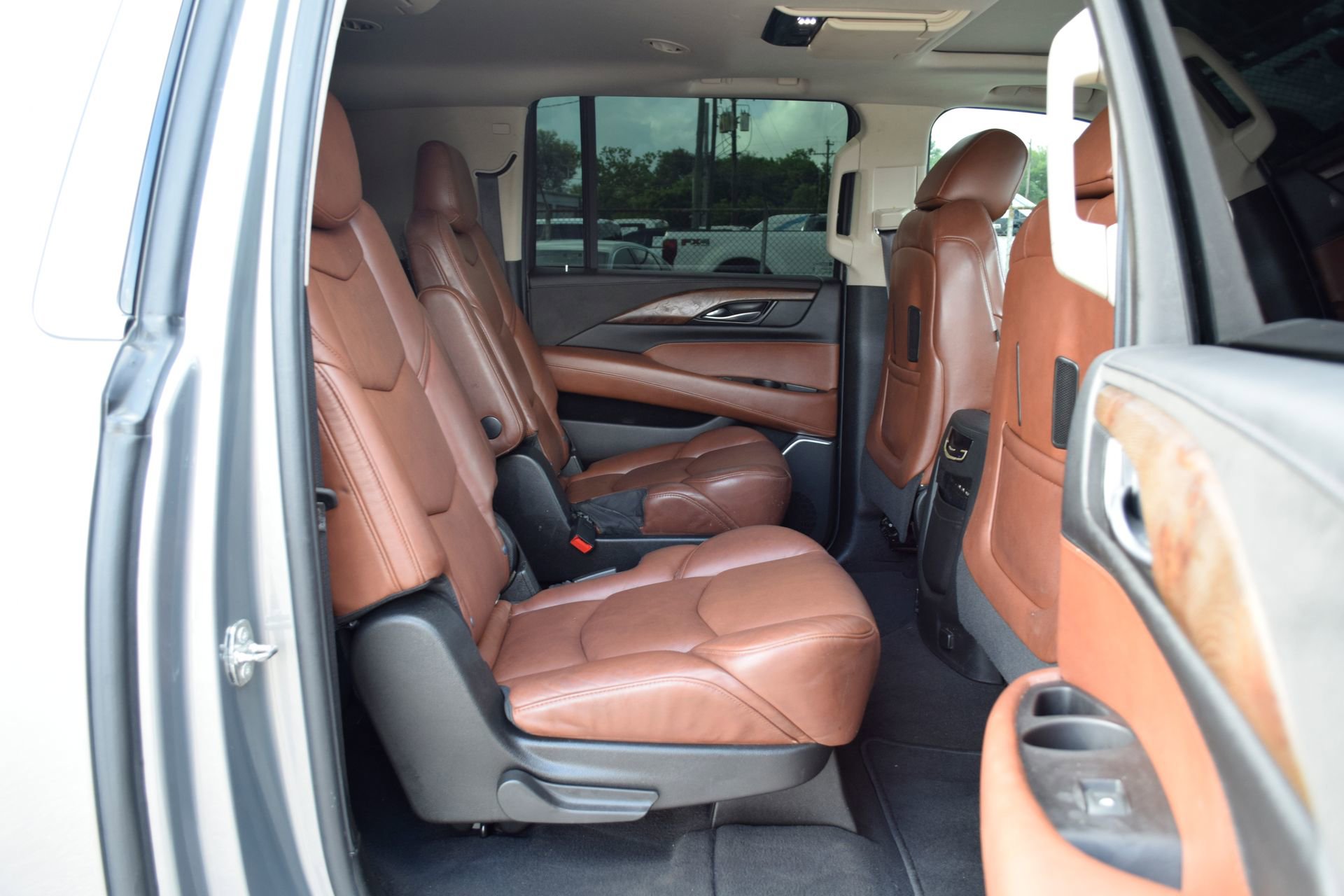 Used 2019 Cadillac Escalade ESV Luxury RWD image 24