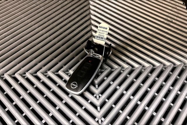 New 2025 Nissan Rogue SL image 14