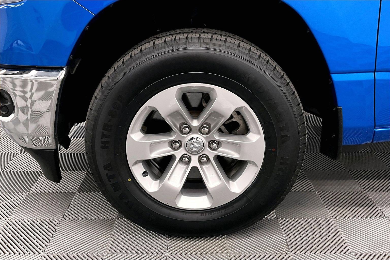 Used 2023 RAM 1500 Laramie AWD/4WD image 10
