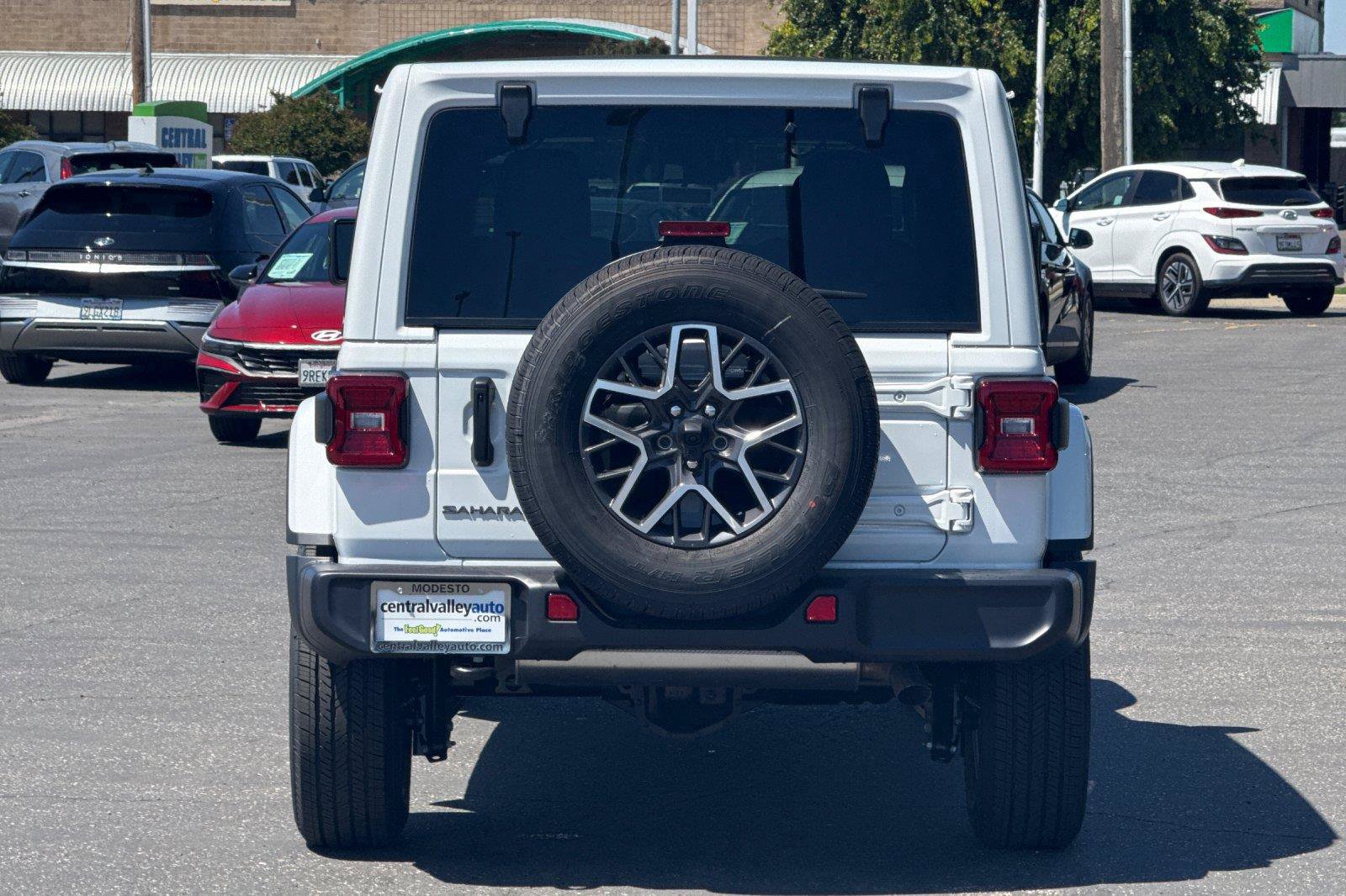 New 2026 Jeep Wrangler Unlimited Sahara AWD/4WD image 5