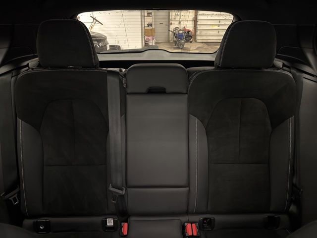 Used 2023 Volvo XC40 Recharge Plus image 19