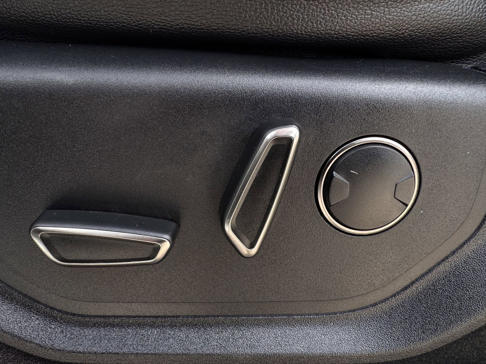 Used 2018 Ford F150 Raptor w/ Equipment Group 802A Luxury image 27