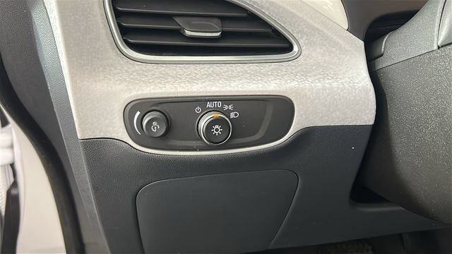 Used 2020 Chevrolet Bolt Premier w/ Infotainment Package FWD image 19