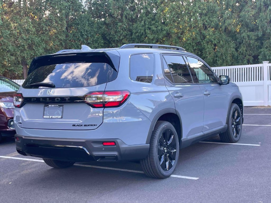 New 2026 Honda Pilot Black Edition image 5