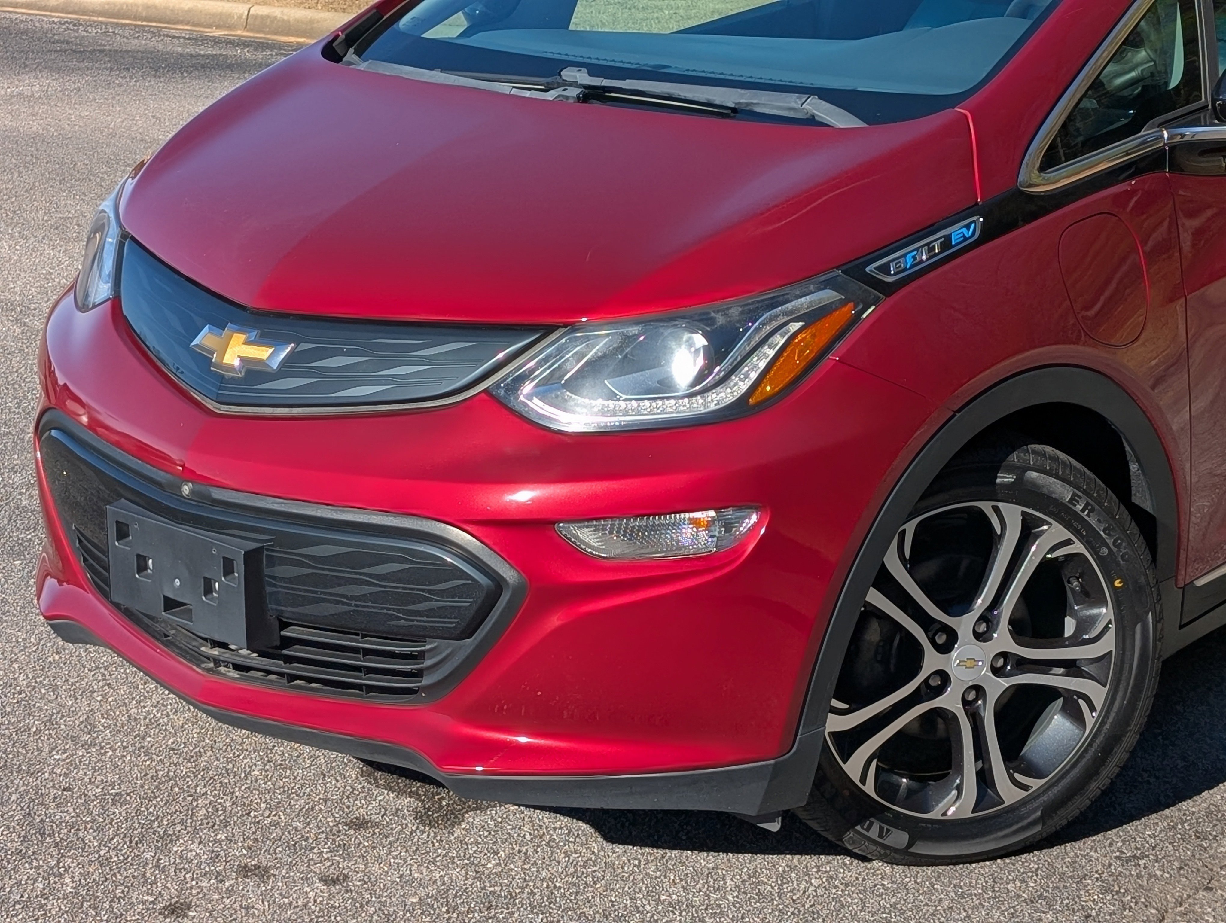 Used 2017 Chevrolet Bolt Premier w/ Driver Confidence II Package image 13