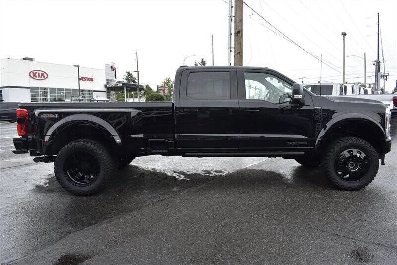 Used 2025 Ford F450 Platinum w/ Camper Package image 6