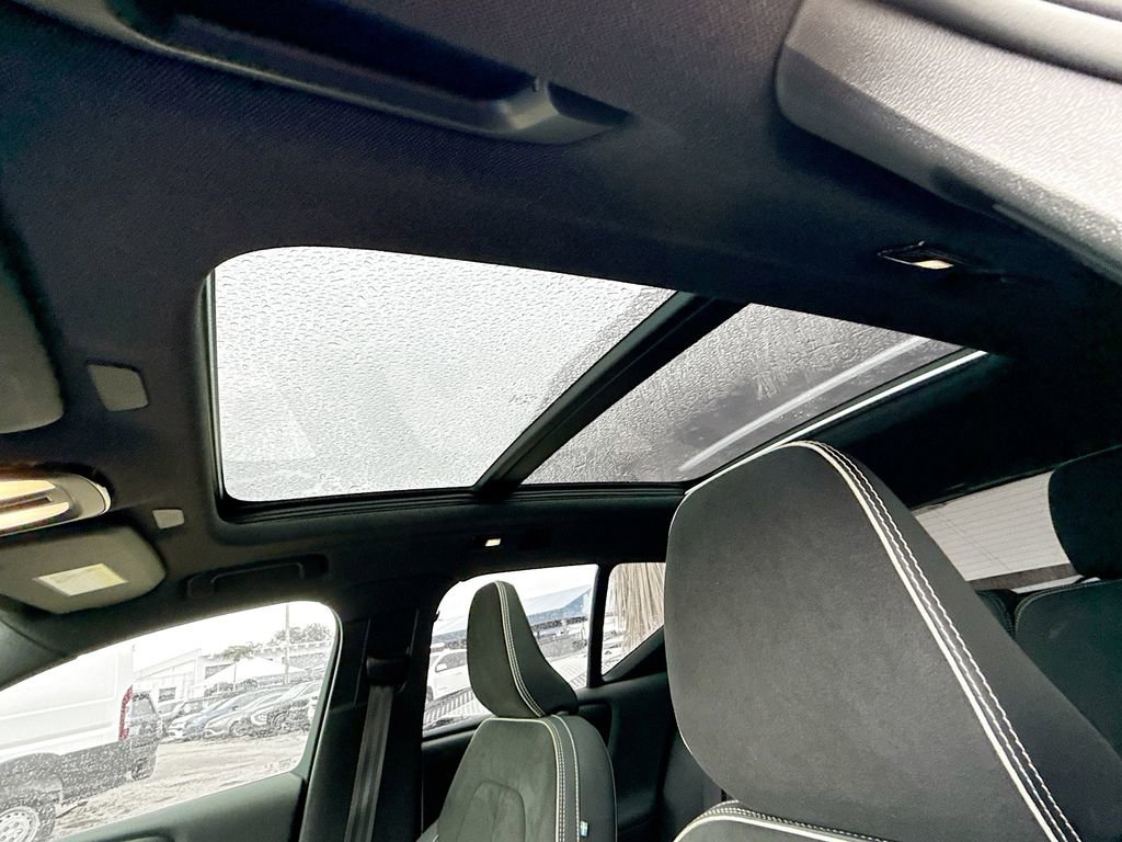 Used 2023 Volvo XC40 Recharge Plus image 24