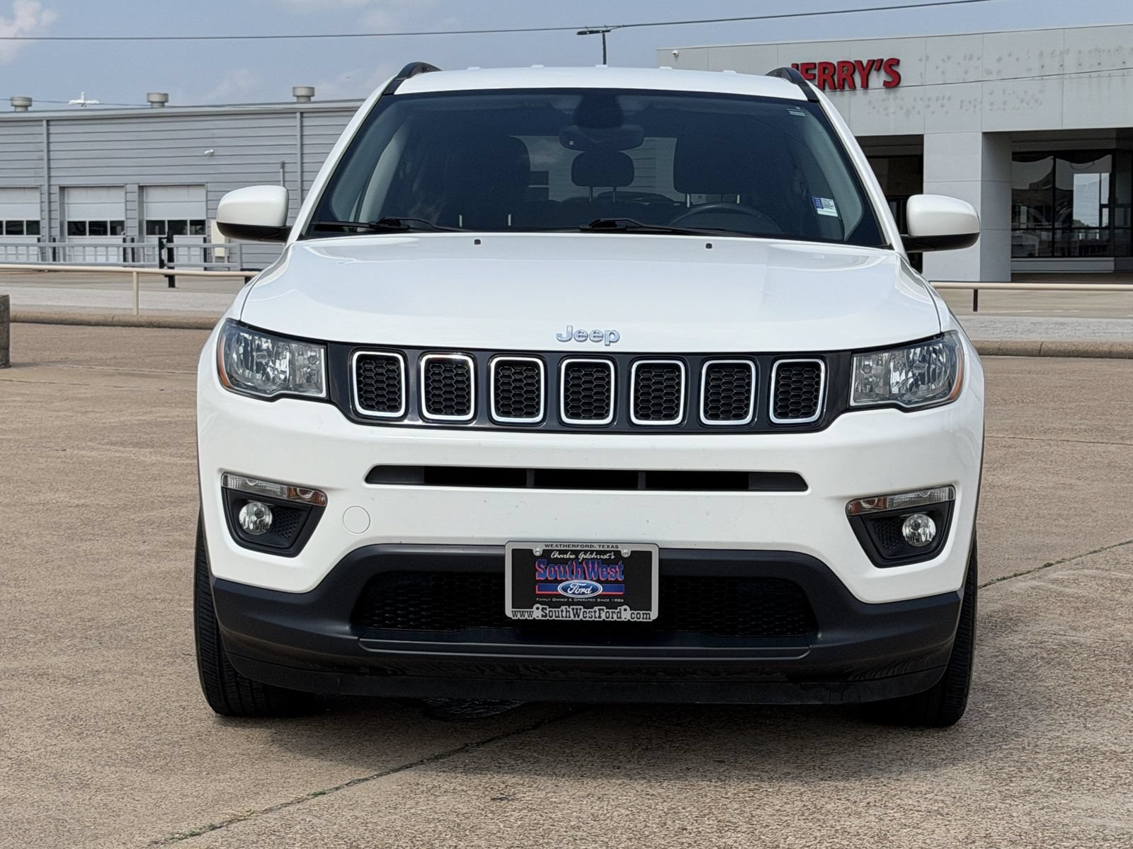 Used 2018 Jeep Compass Latitude w/ Popular Equipment Group FWD image 9