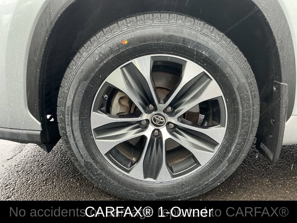 Used 2020 Toyota Highlander XLE AWD/4WD image 2