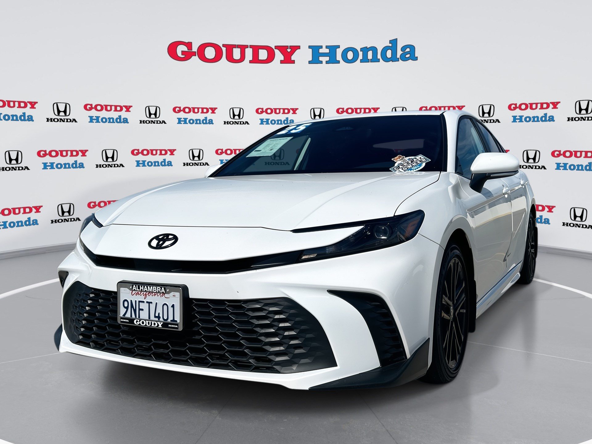 Used 2025 Toyota Camry SE w/ Multimedia Upgrade Package FWD image 1