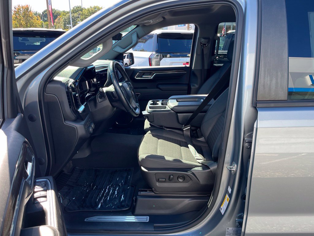 Used 2023 Chevrolet Silverado 1500 LT AWD/4WD image 39