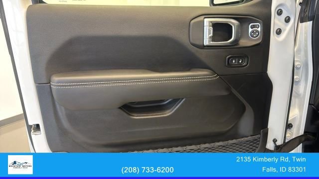 Used 2022 Jeep Wrangler Unlimited Sahara w/ Cold Weather Group AWD/4WD image 14