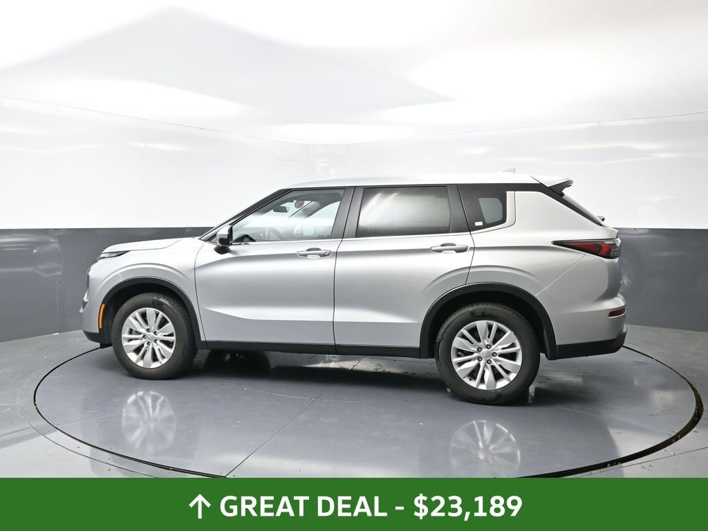 Used 2025 Mitsubishi Outlander ES image 10