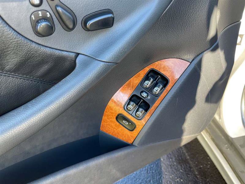 Used 2004 Mercedes-Benz CLK 320 image 63