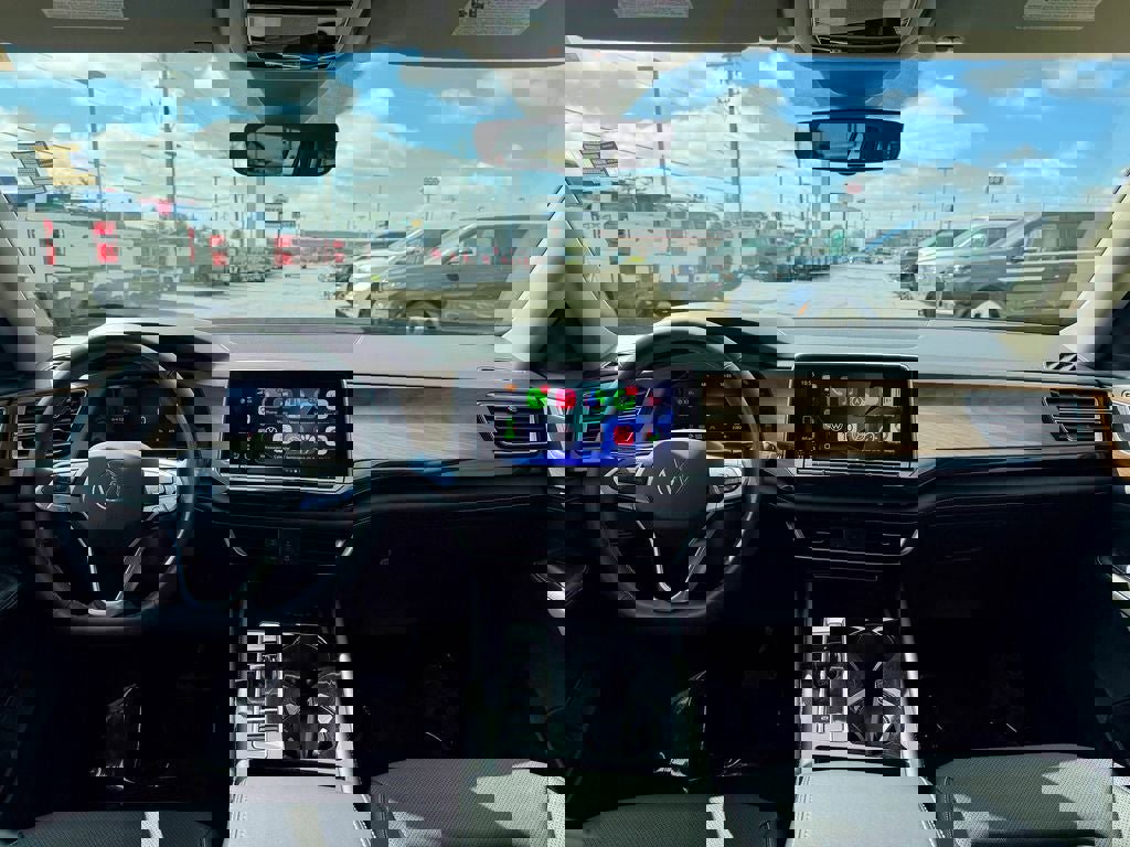 Used 2025 Volkswagen Atlas SE image 37