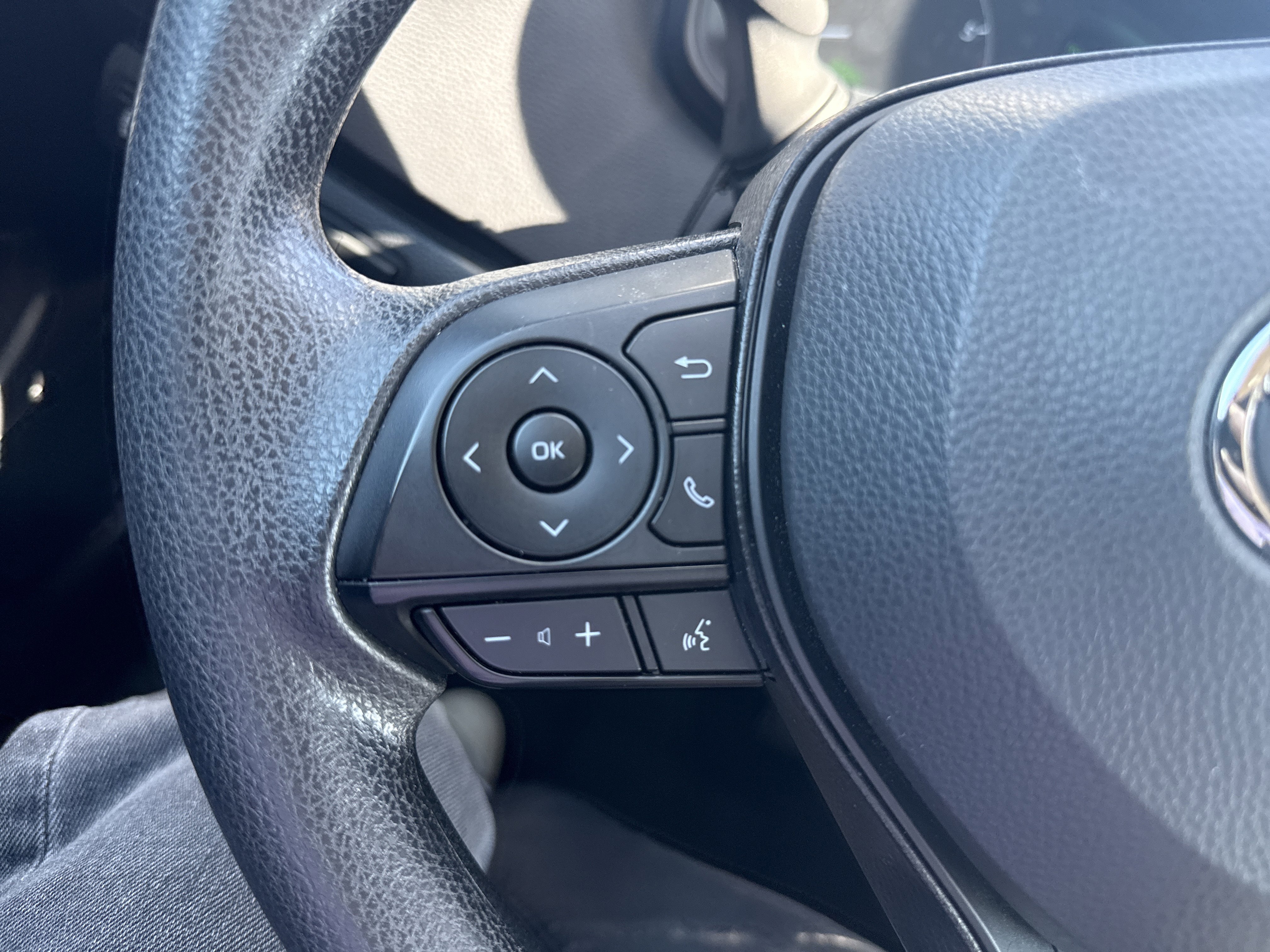 Used 2025 Toyota Corolla LE image 21