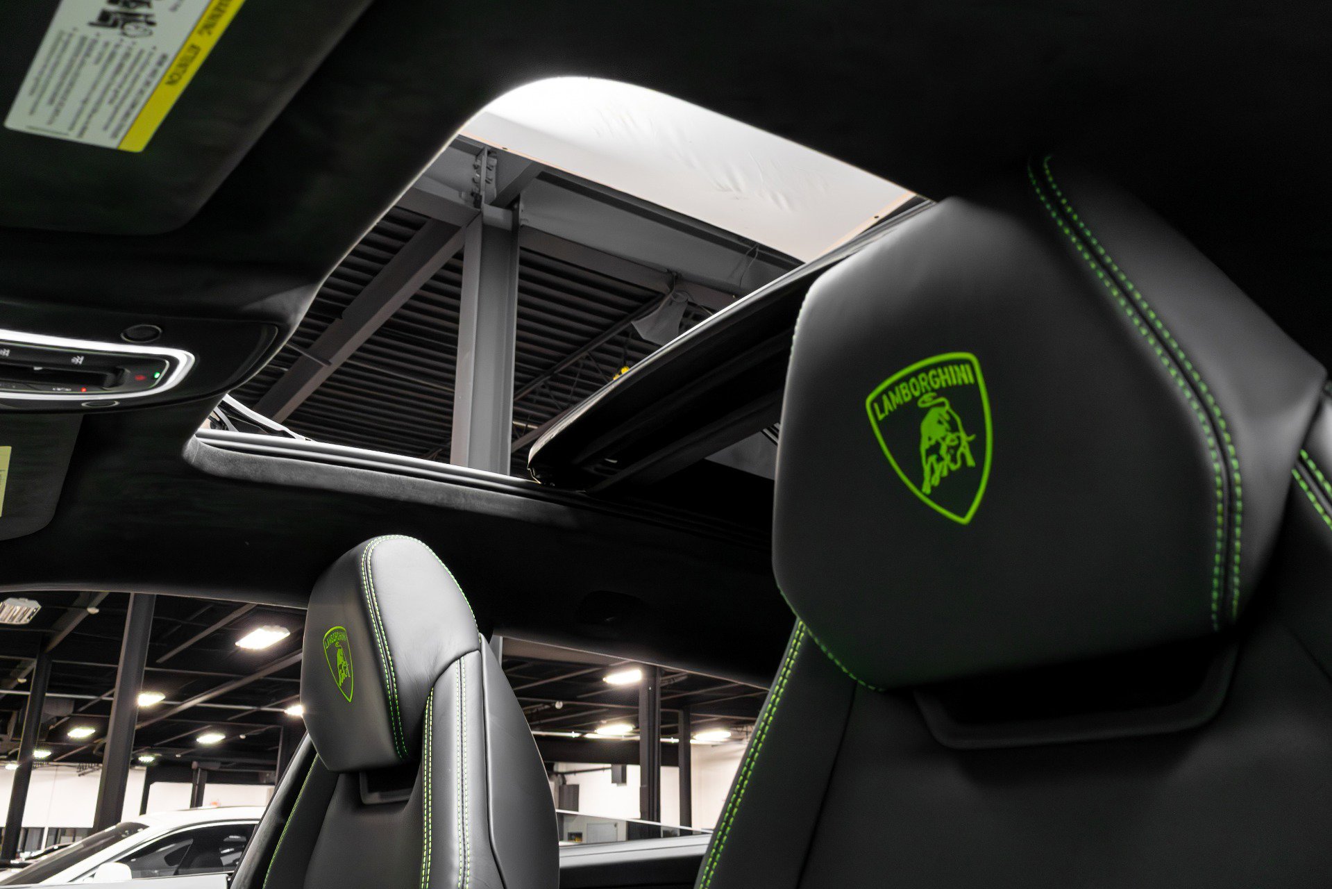 Used 2022 Lamborghini Urus image 37