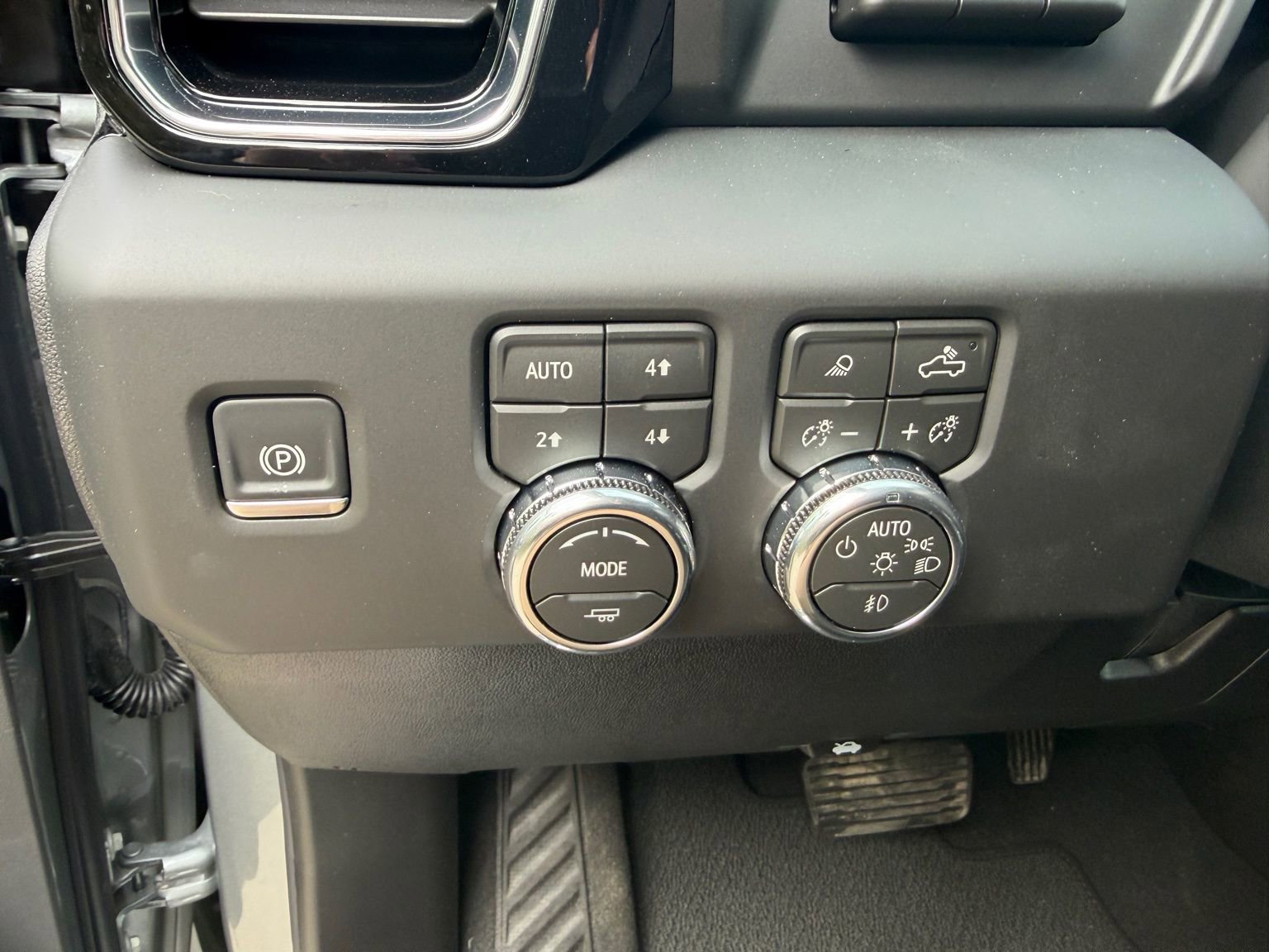 New 2026 GMC Sierra 2500 Denali w/ Denali Reserve Package image 12