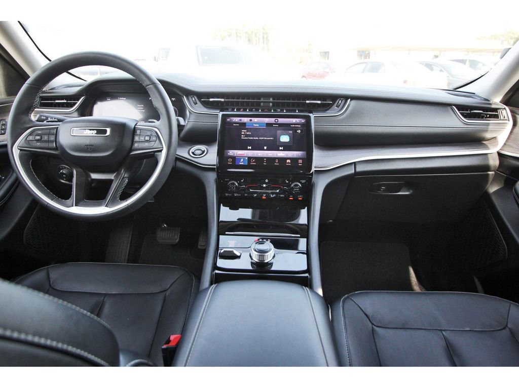 Used 2023 Jeep Grand Cherokee Limited image 12