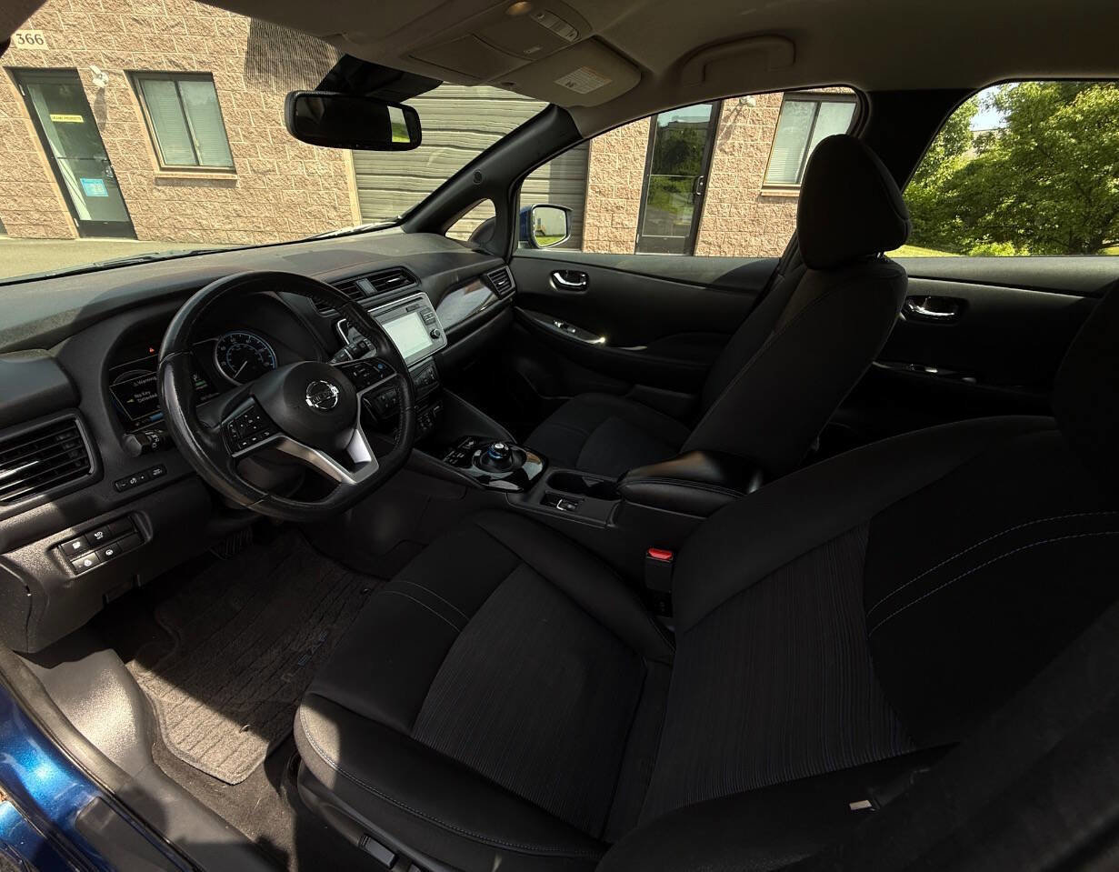 Used 2018 Nissan Leaf SV w/ SV Technology Package FWD image 9