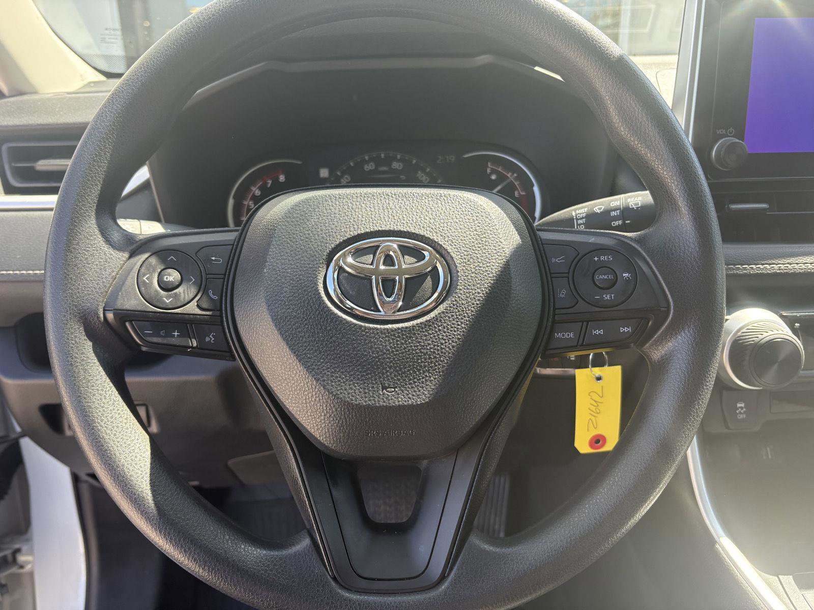 Used 2023 Toyota RAV4 LE AWD/4WD image 11