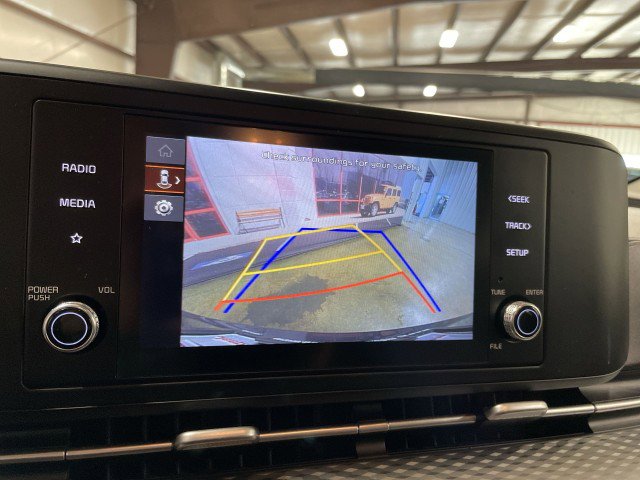 Used 2023 Kia Carnival LX image 19