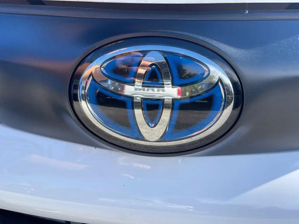 Used 2024 Toyota Sienna LE FWD image 12