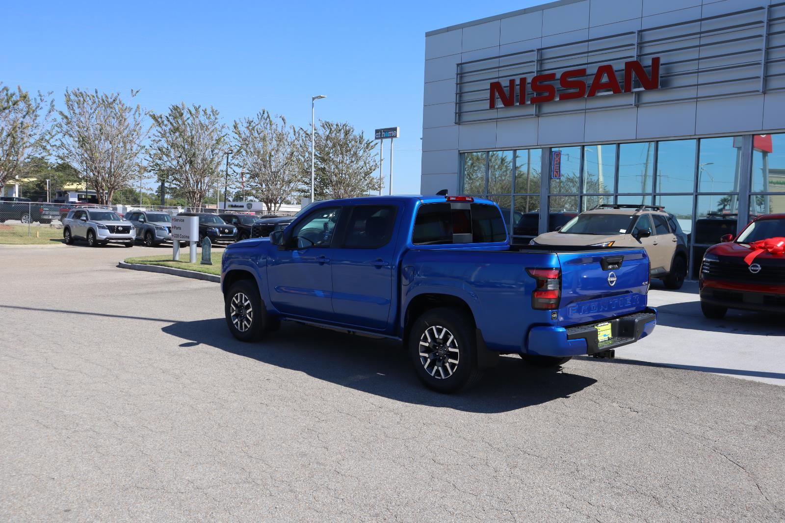 New 2026 Nissan Frontier 4x4 Crew Cab image 5
