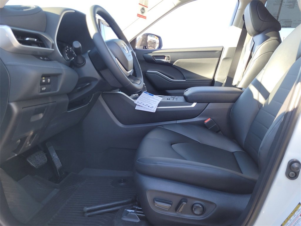 New 2026 Toyota Highlander XLE image 4