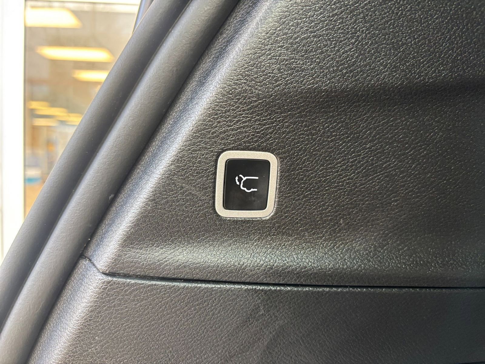 Used 2025 Chrysler Pacifica Limited image 23