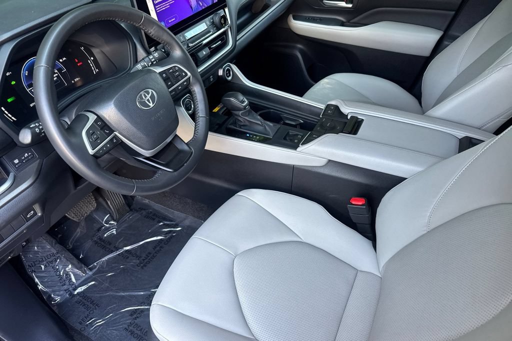 Certified 2025 Toyota Grand Highlander AWD Hybrid image 9