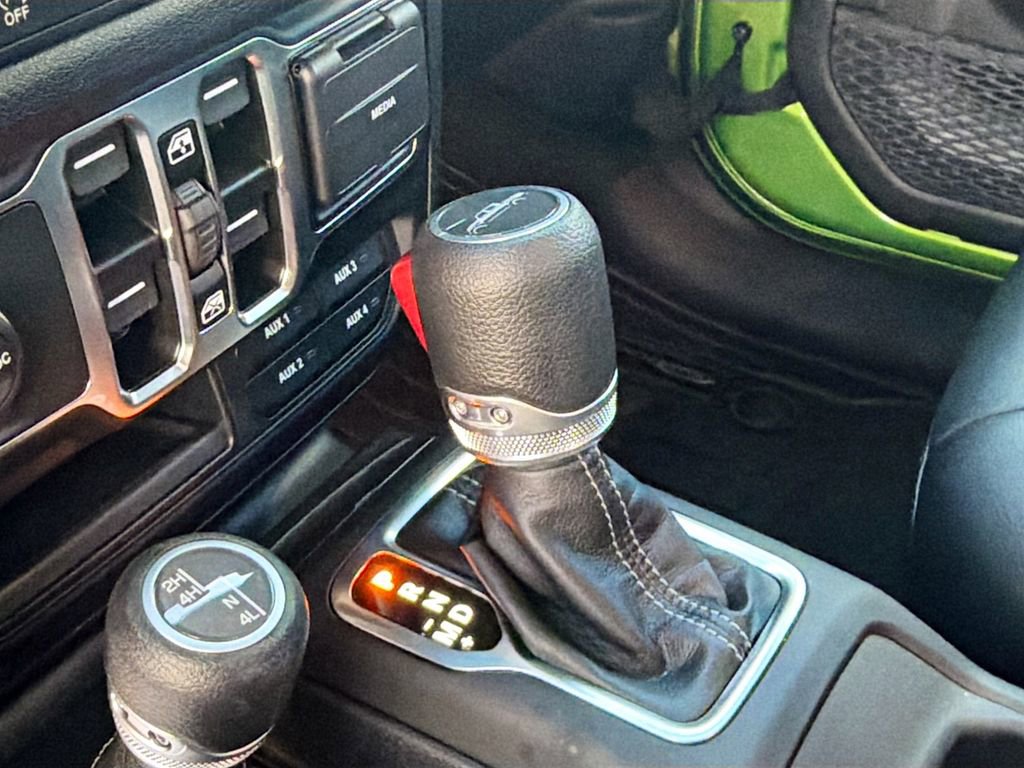 Used 2025 Jeep Gladiator Sport image 24