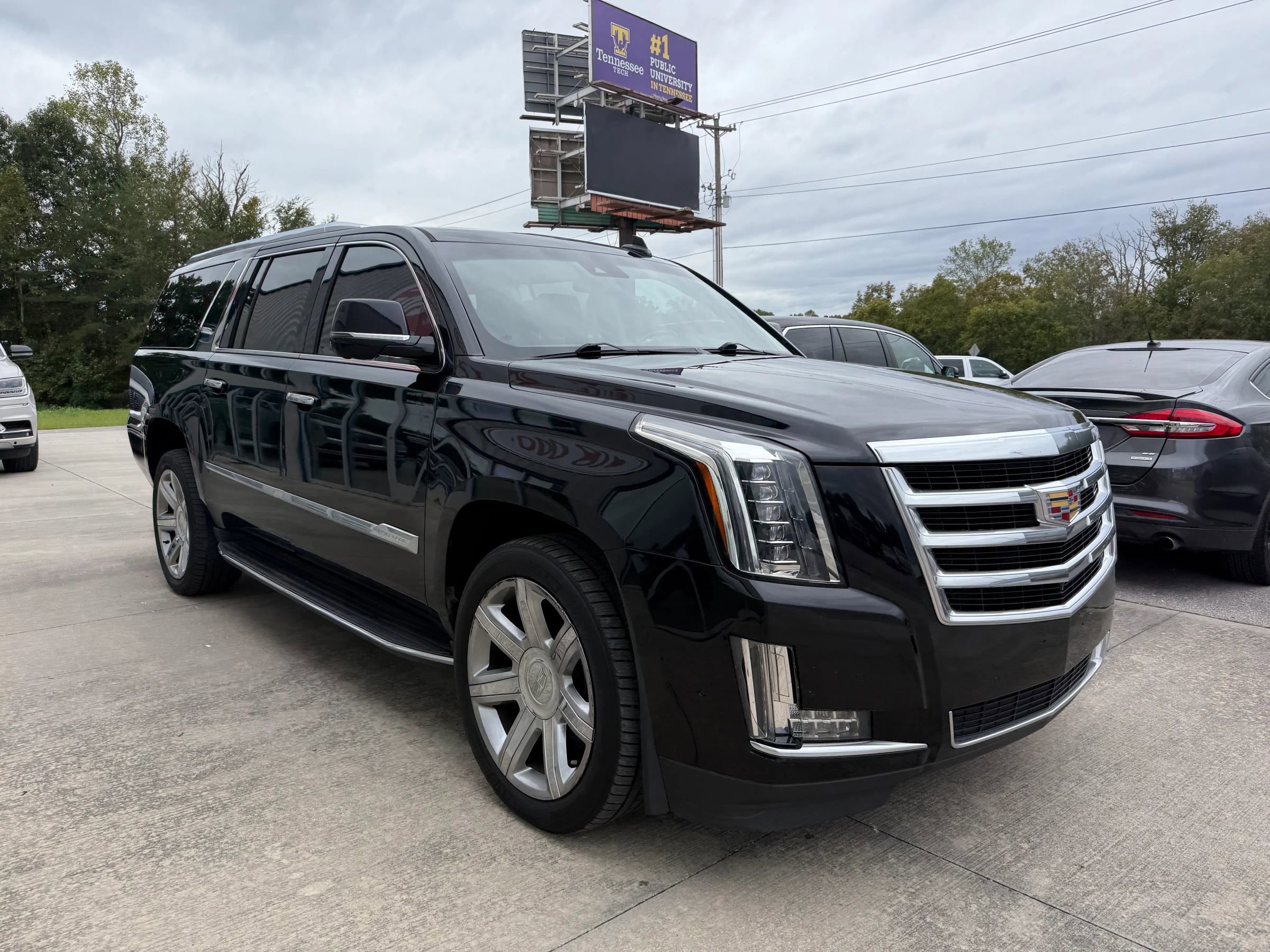 Used 2020 Cadillac Escalade ESV Luxury image 16