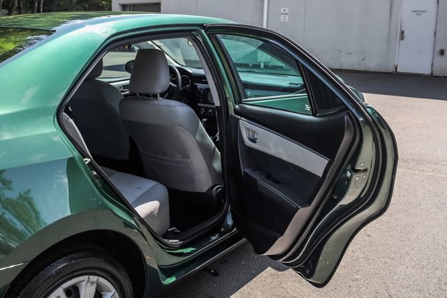 Used 2015 Toyota Corolla LE FWD image 17
