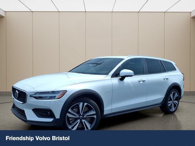 New 2026 Volvo V60 B5 Cross Country Plus w/ Climate Package