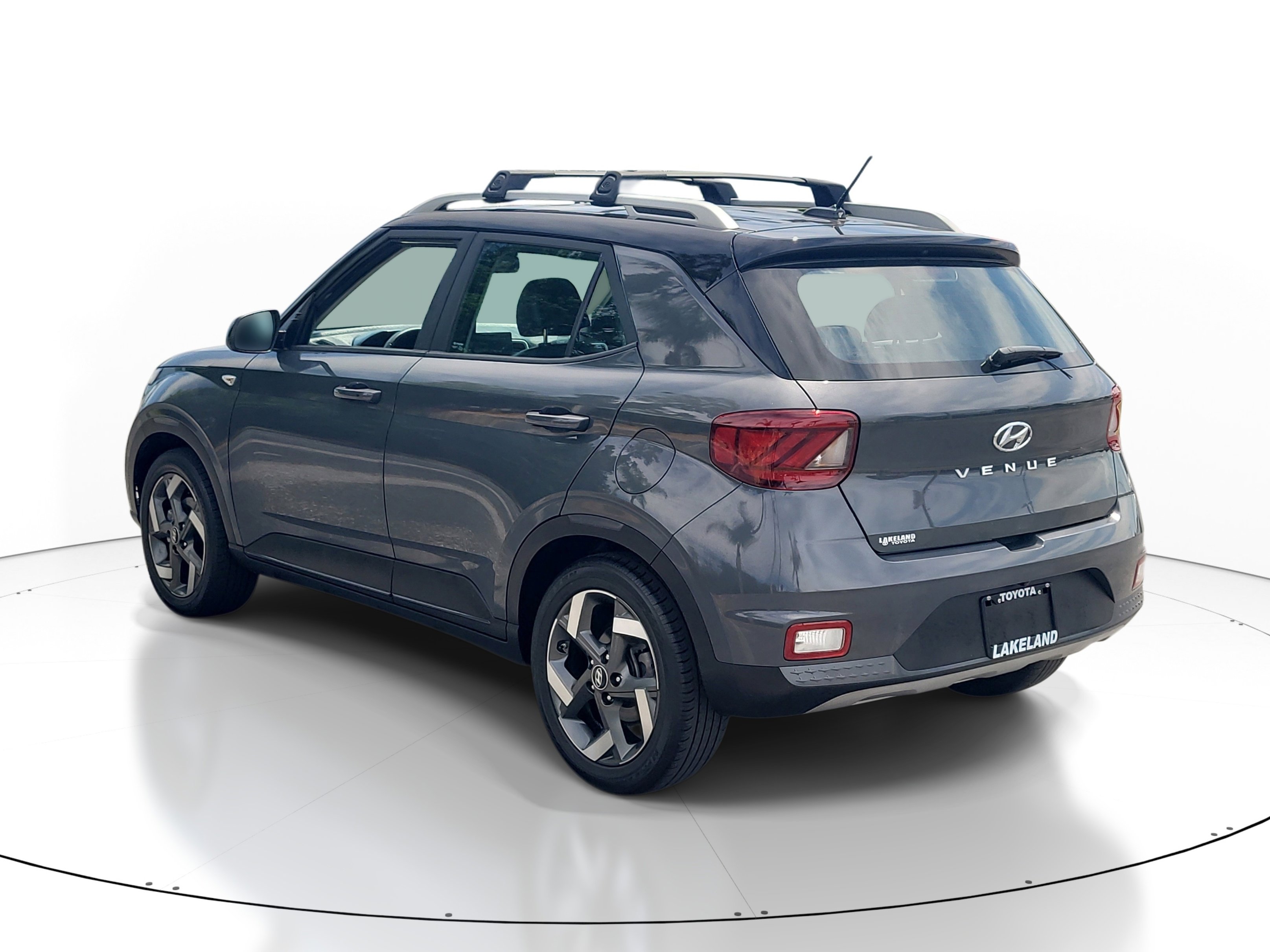 Used 2023 Hyundai Venue Limited FWD image 5