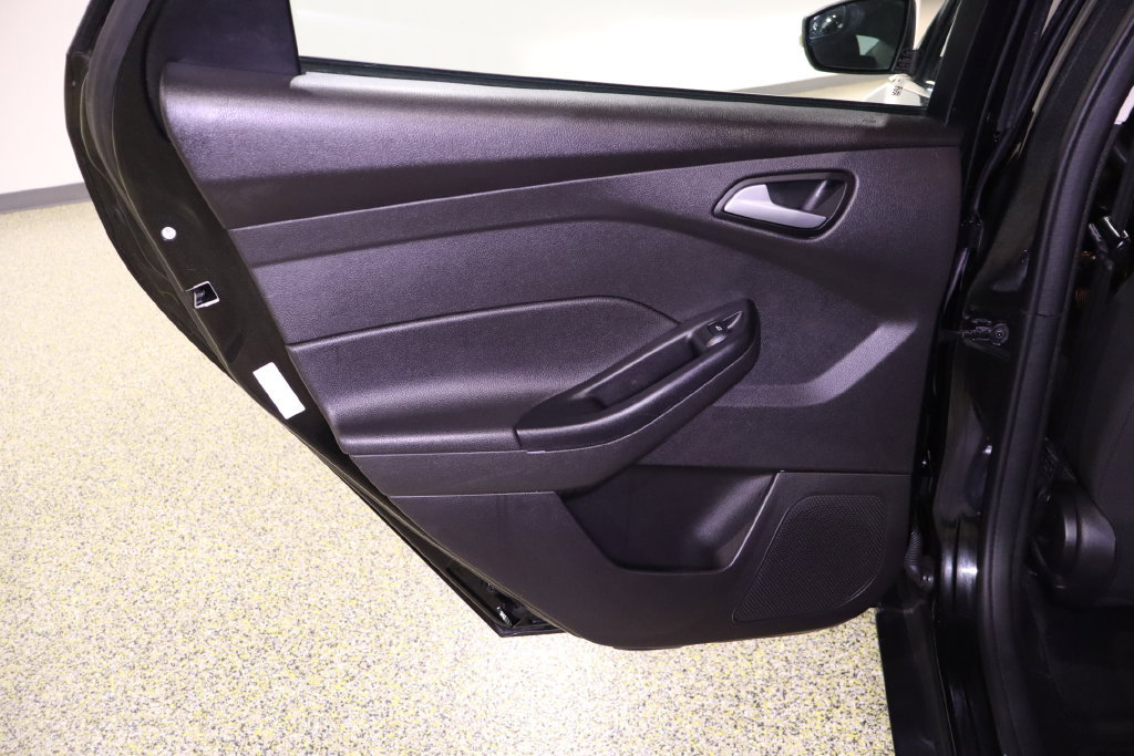 Used 2015 Ford Focus SE FWD image 34