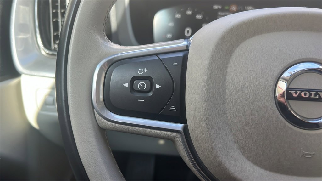 Used 2018 Volvo XC60 T5 Momentum w/ Vision Package image 26