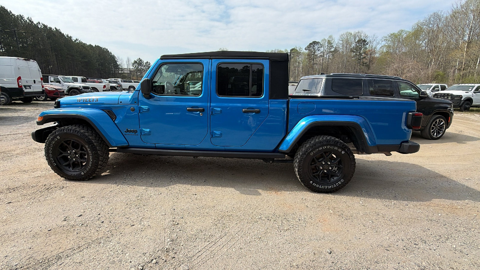 Used 2024 Jeep Gladiator Sport AWD/4WD image 11