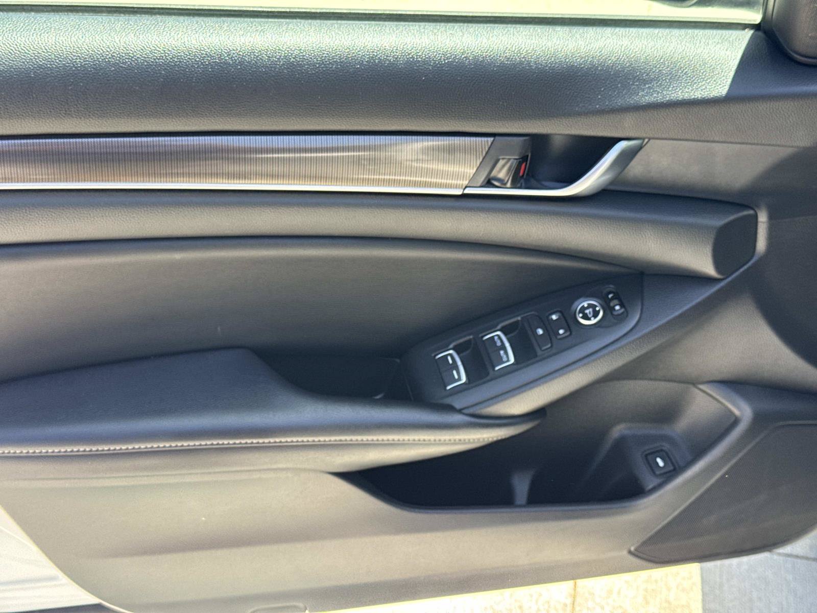 Used 2018 Honda Accord Sport image 13